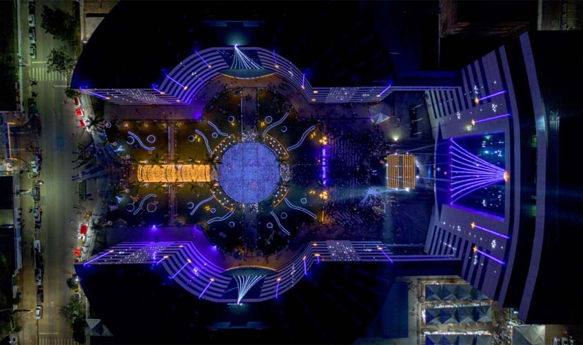 Com espetáculo de luzes e atrações musicais, abertura do 'Natal de Luz' reúne famílias rondonienses no Palácio Rio Madeira