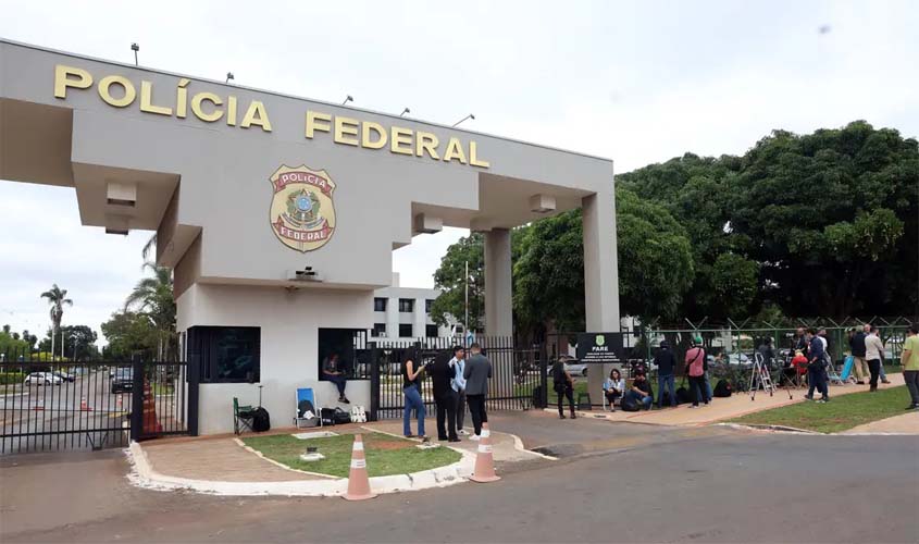 Remédios são entregues a Bolsonaro, preso em Brasília