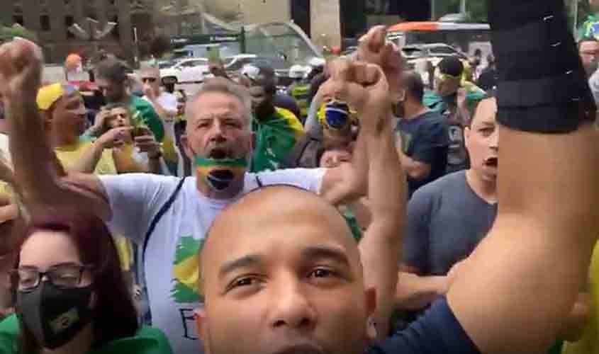 Sem máscaras, bolsonaristas dizem não à vacina em protesto na Paulista (vídeo)