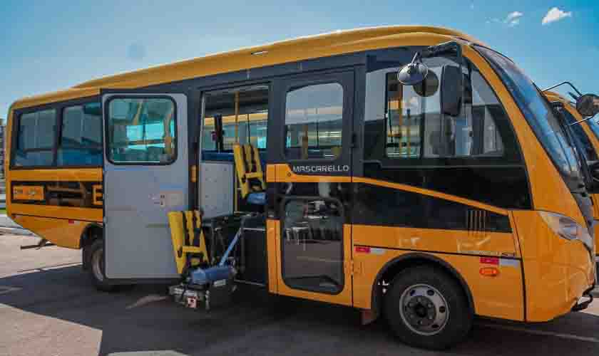 Em 2021, Educação Estadual recebeu novos ônibus escolares e laboratórios de informática foram revitalizados