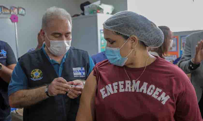 Mobilização no Orgulho do Madeira reúne vários serviços e conta com a presença do ministro da Saúde