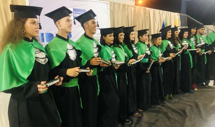 Formatura de cursos técnicos voltados ao agronegócio é realizada