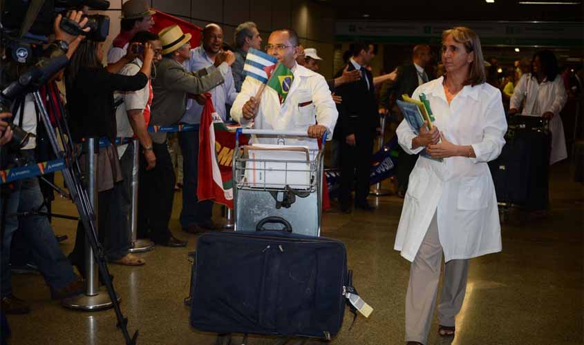 Governo estuda regularizar permanência de médicos cubanos no Brasil
