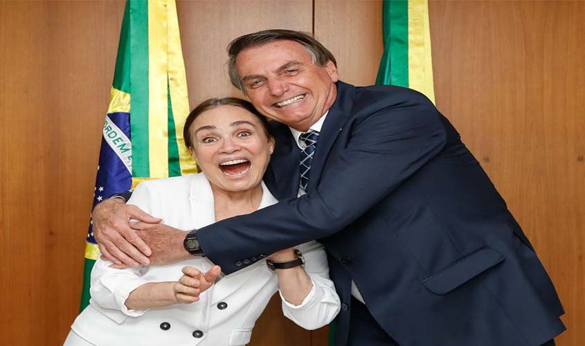 Nomeação da atriz Regina Duarte deve ser acertada após viagem à Índia