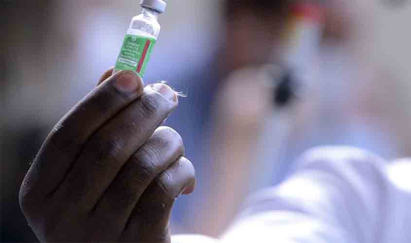 Fiocruz libera vacina de Oxford para distribuição aos estados