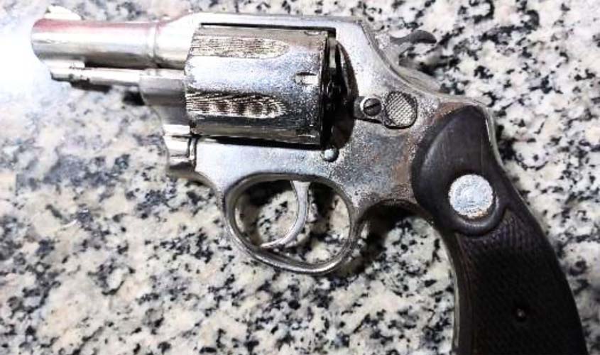 DENÚNCIA ANÔNIMA RESULTA NA PRISÃO DE INDIVÍDUO ARMADO