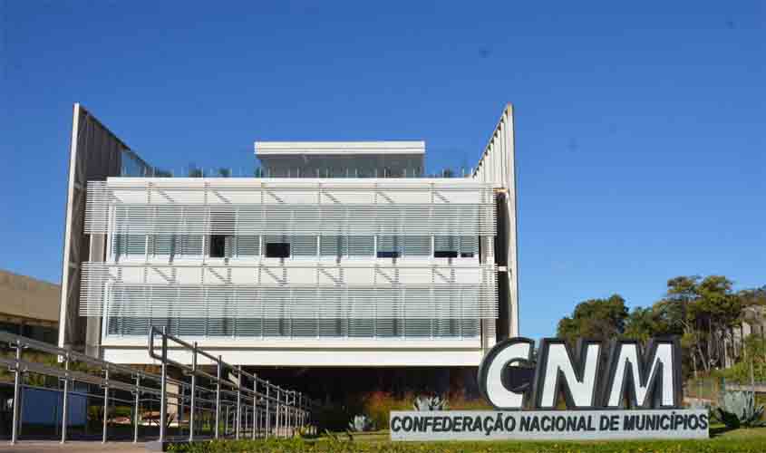 CNM reforça posicionamento sobre ausência de critério para reajuste do piso nacional do magistério