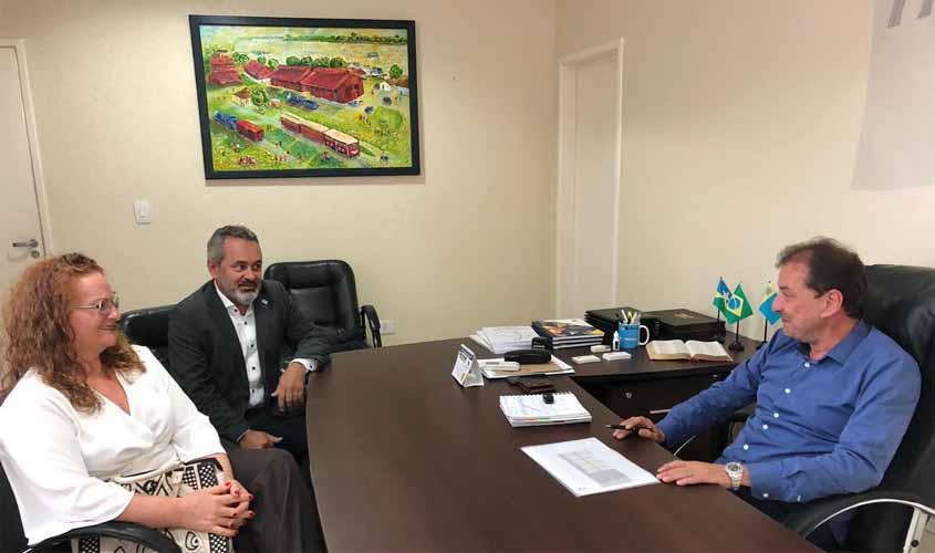 Prefeito Hildon Chaves fala de demandas da saúde com representantes do Simero