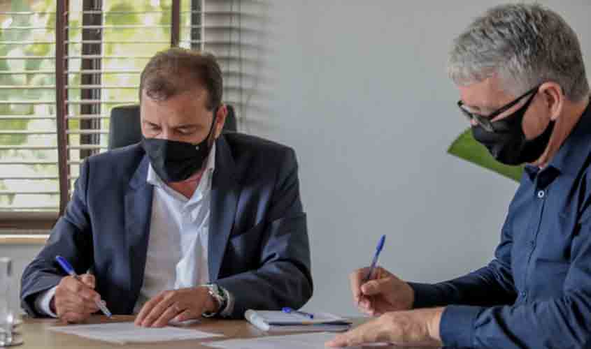 Prefeitura assina ordem de serviço para obras no Centro de Convivência do Idoso em Porto Velho