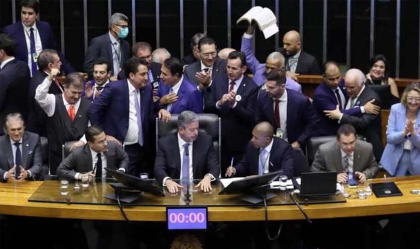 Lira e 'centrão' moem as despreparadas bancadas do PT no Congresso