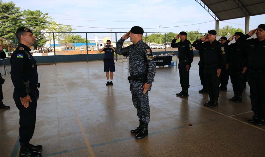 Comandante-Geral da Polícia Militar visita alunos do curso de formação de sargentos e oficiais 