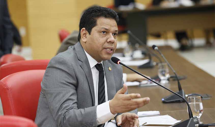 Jair Montes pede retorno de vigilância nas escolas públicas do Estado
