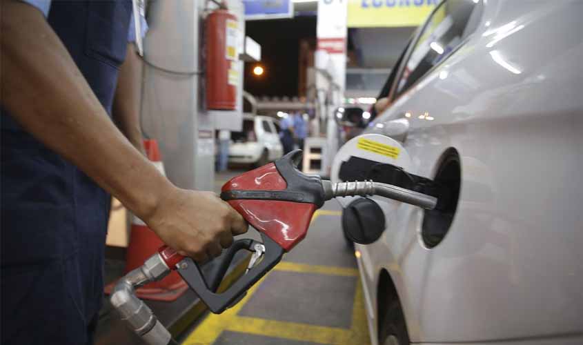 Preço da gasolina sobe pela 4ª semana e acumula alta de 3,5% em um mês