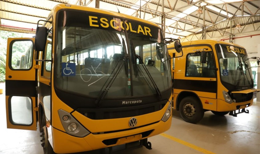 Primeiro lote de ônibus escolares da zona rural é entregue em Porto Velho