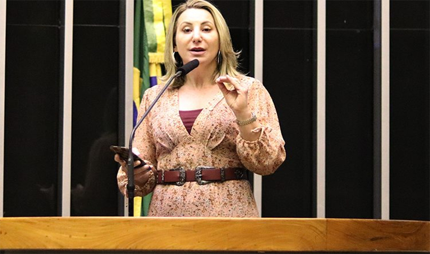 Deputada Jaqueline Cassol pede suspensão da cobrança da conta de água e luz