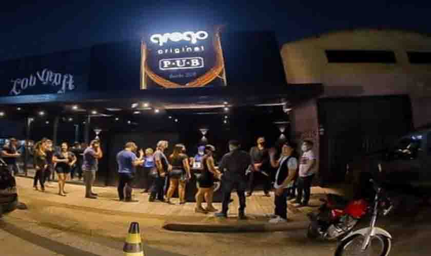 Shows, promoções e entrada free até às 20h no Grego Original