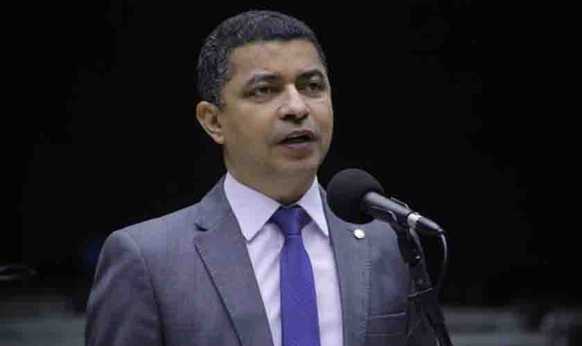 Deputados cobram investigação de denúncias contra ministro da Educação  