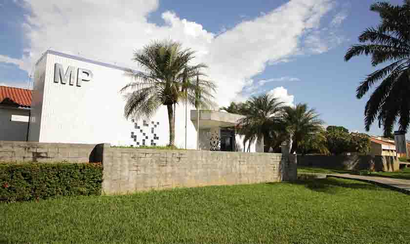 Justiça Eleitoral acata pedido do Ministério Público e obriga a retirada de outdoors com propaganda irregular em Ariquemes