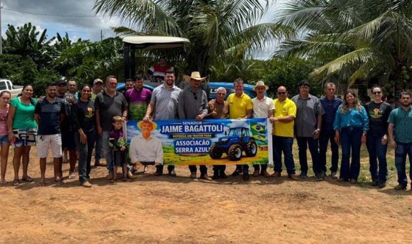 Luizinho Goebel entrega implementos agrícolas em Nova Brasilândia d’Oeste