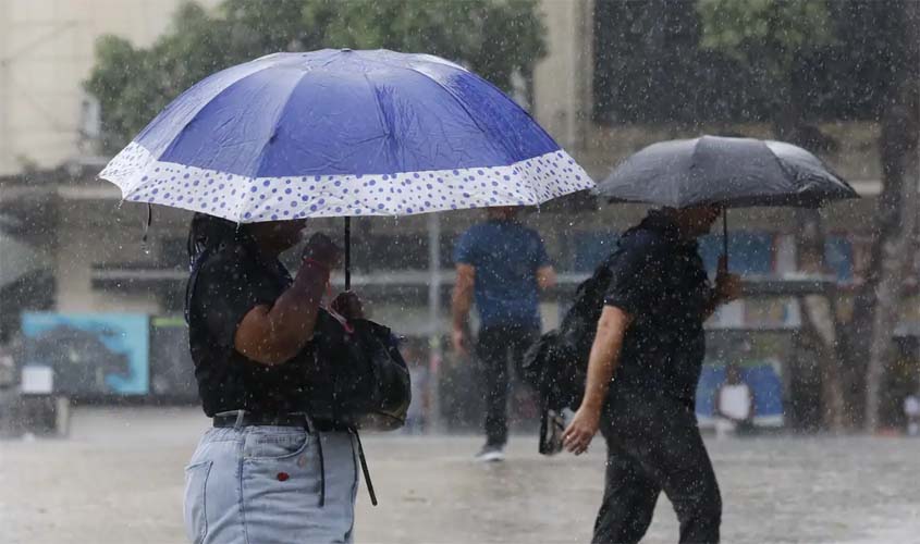 Alerta laranja atinge 17 estados no início da semana