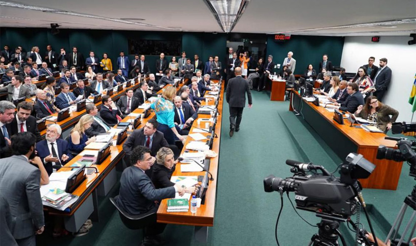 Previdência: CCJ abre sessão para votar parecer do relator da reforma
