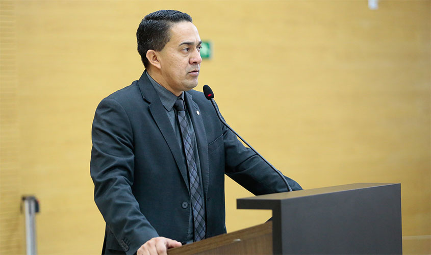 Aeroporto e Espaço Alternativo passam por desinfecção, após indicação do deputado Eyder Brasil