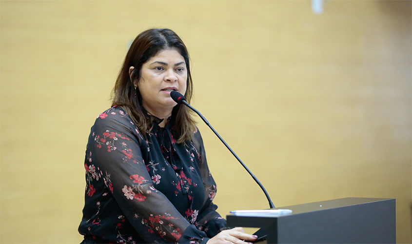Cassia Muleta comemora sanção de projeto proibindo concessionária de energia a lançar nomes de devedores no SPC e Serasa
