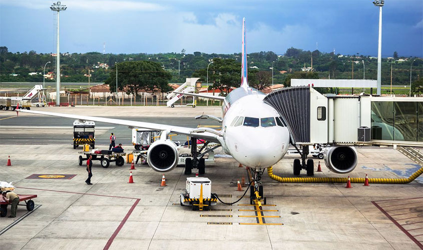 Aviões de passageiros poderão transportar pacientes com covid-19