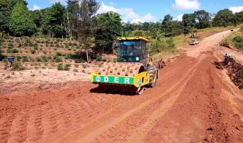 DER inicia recuperação do aterro de galeria que rompeu após forte chuva na RO-490