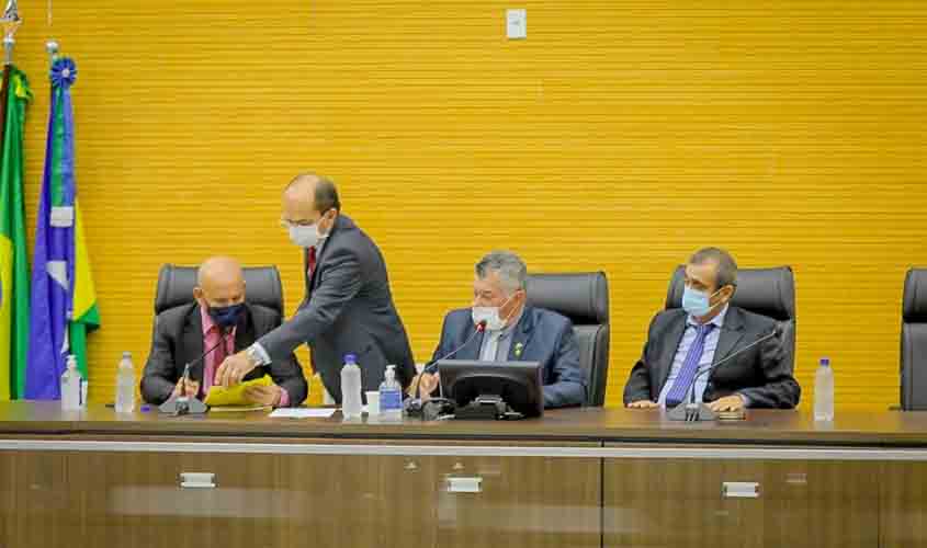 Assembleia aprova projetos assegurando valor de referência para o leite e isenção de multas por atraso no pagamento do IPVA