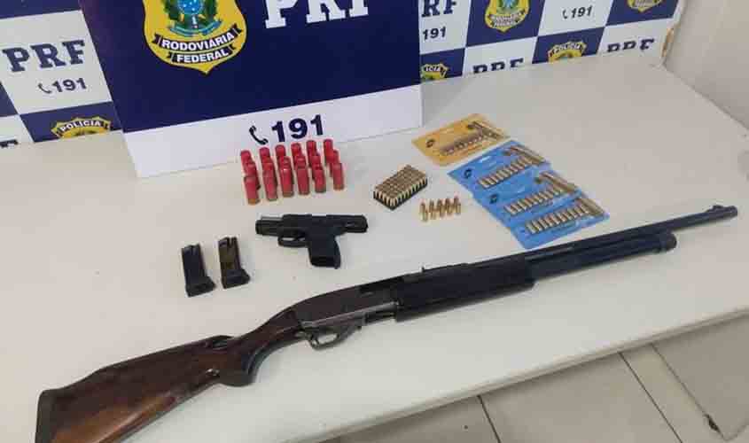 Em Vilhena/RO, homem é flagrado portando pistola e espingarda calibre 12