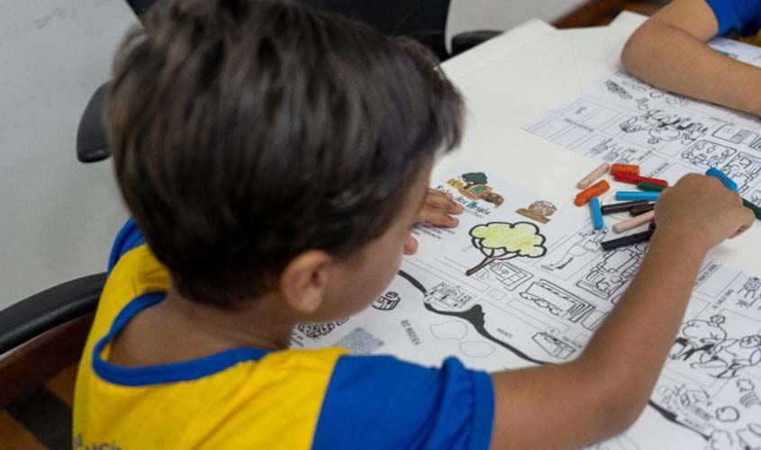Alunos da Escola Meu Pequeno Jones visitam pontos turísticos e Prédio do Relógio em Porto Velho