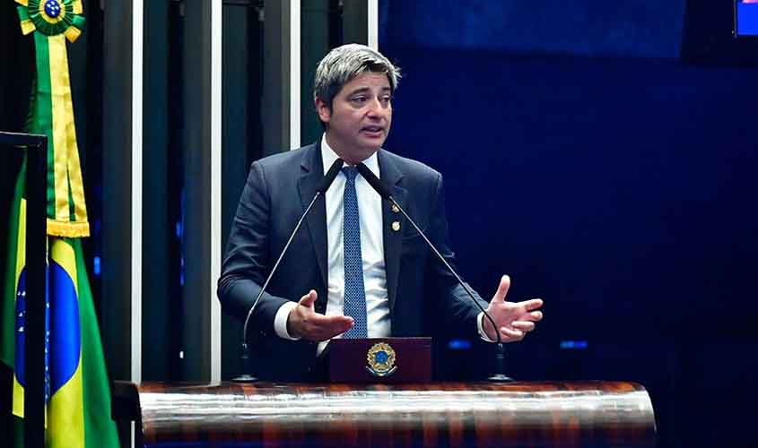 Portinho questiona proibição de celulares em julgamento de Filipe Martins