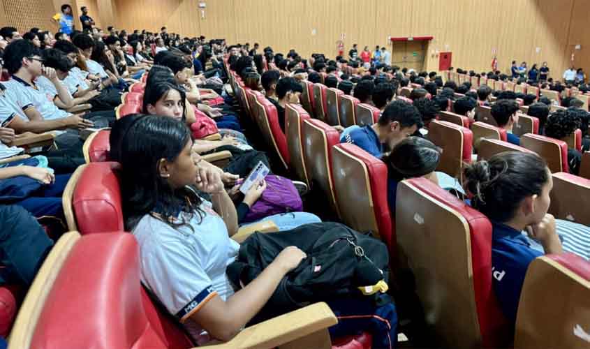 Governo de RO realiza 1º Aulão Preparatório para o Enem 2025 com a participação de 1.200 estudantes, em Porto Velho