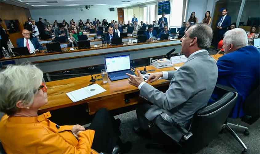 PEC do fim da reeleição para chefes do Executivo avança no Senado