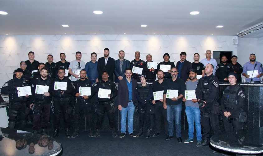 Deputado Anderson entrega Voto de Louvor a agentes, militares e socorristas no interior do Estado