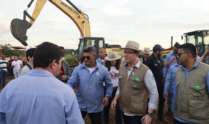 Maquinários entregues pelo governo devem fortalecer estrutura e produção dos municípios