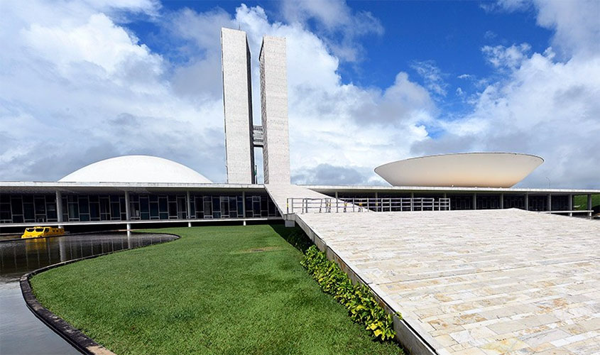 Senadores reagem a nota do ministro do GSI