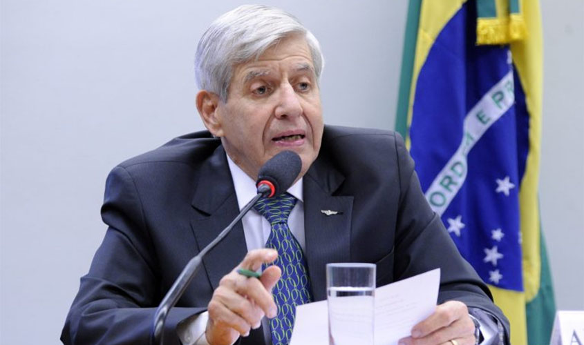 Deputados querem convocar Augusto Heleno a prestar esclarecimentos sobre nota