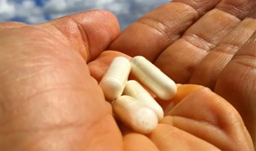 Projetos anulam orientação para uso da cloroquina mesmo em casos leves da Covid-19  