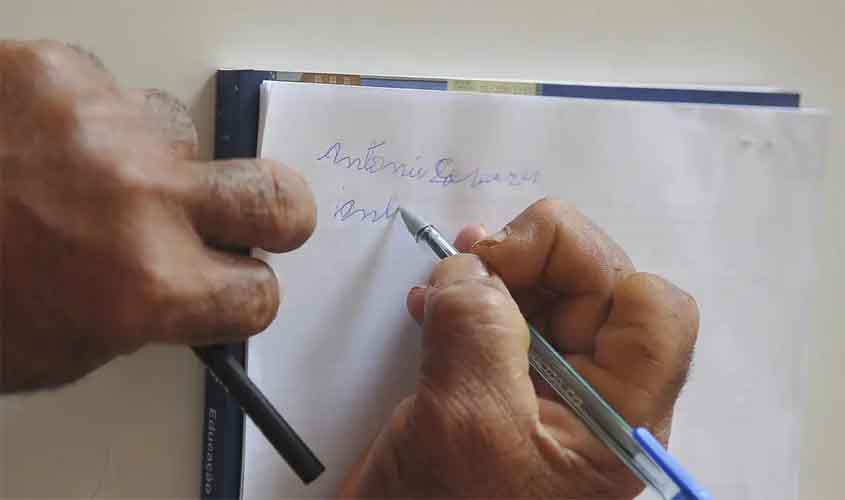 Analfabetismo de pessoas com deficiência é quatro vezes maior no país