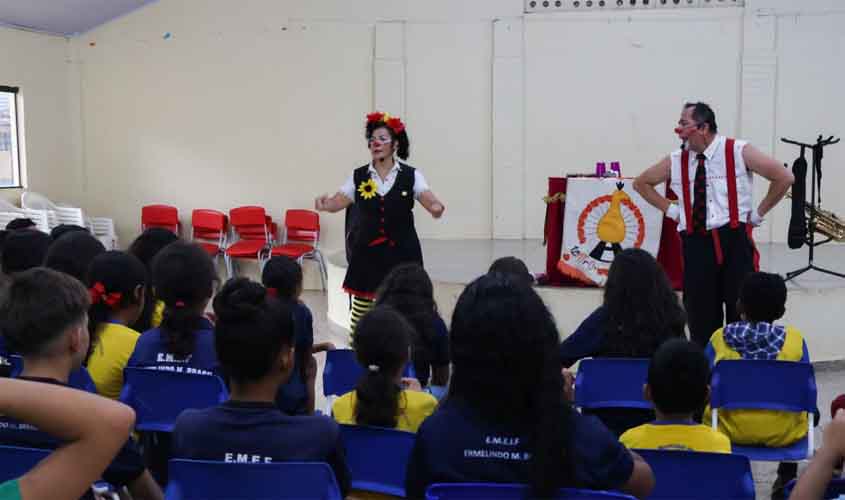 Programação contempla estudantes da rede pública e realiza ação formativa