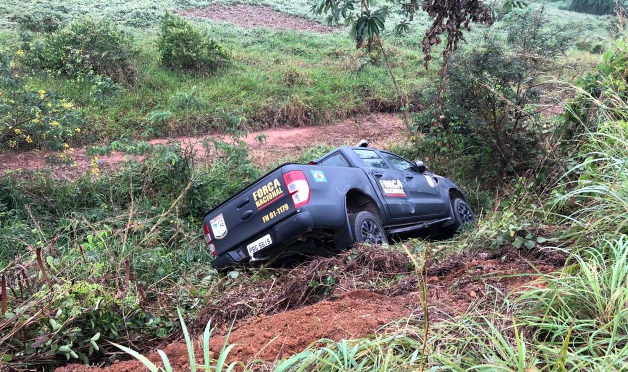 Colisão entre viatura da Força Nacional, ônibus e carro de passeio deixa motorista morto na BR-364