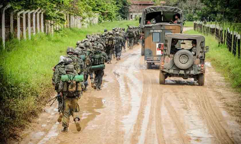 Tenente que arremessou granada de gás lacrimogênio em direção a alunos é condenado por lesão dolosa
