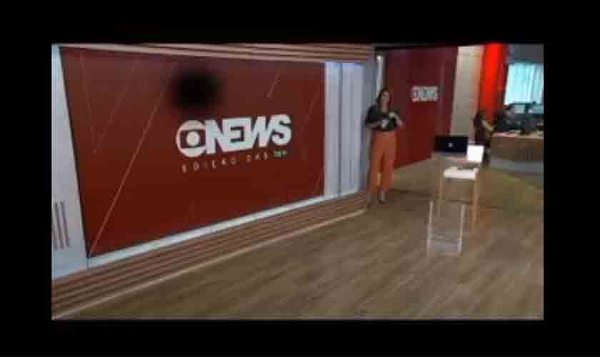 Christiane Pelajo briga com equipe e abandona estúdio no meio do programa (vídeo)