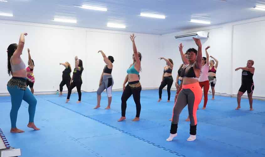 Aulas gratuitas de Dança do Ventre na Vila Olímpica Chiquilito Erse reúnem participantes de todas as idades