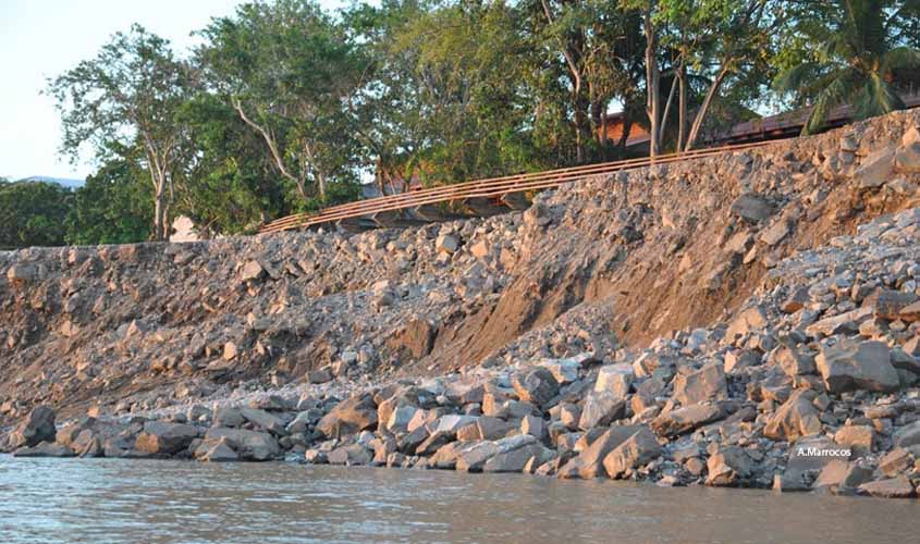 Santo Antônio ainda não sabe o que provocou o desbarrancamento no rio Madeira