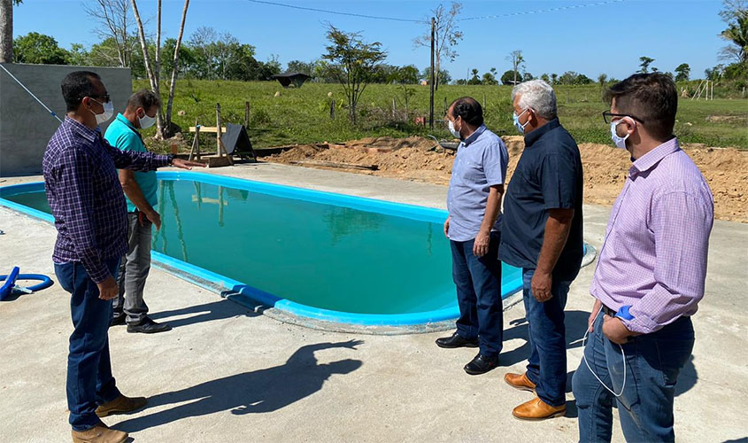 Presidente Laerte Gomes visita obra na Associação dos Servidores Públicos Municipais de Vale do Paraíso