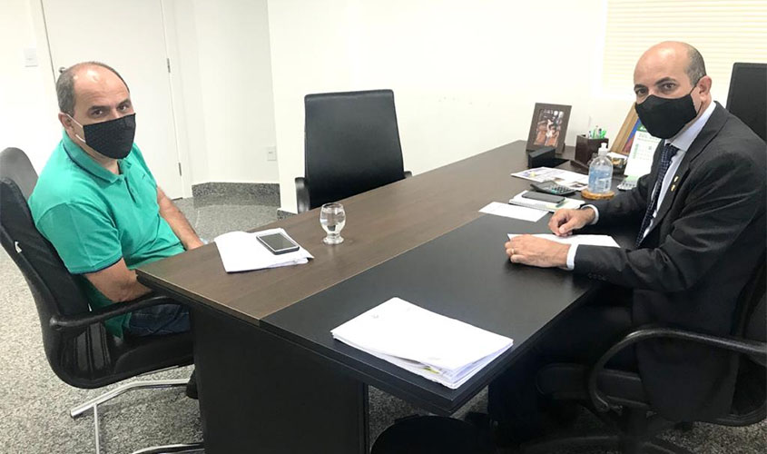 Ismael Crispin viabiliza recursos para atender associações de Alvorada do Oeste