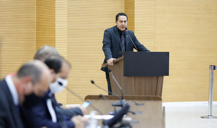 Sargento Eyder Brasil vota favorável à gratuidade no transporte de militares